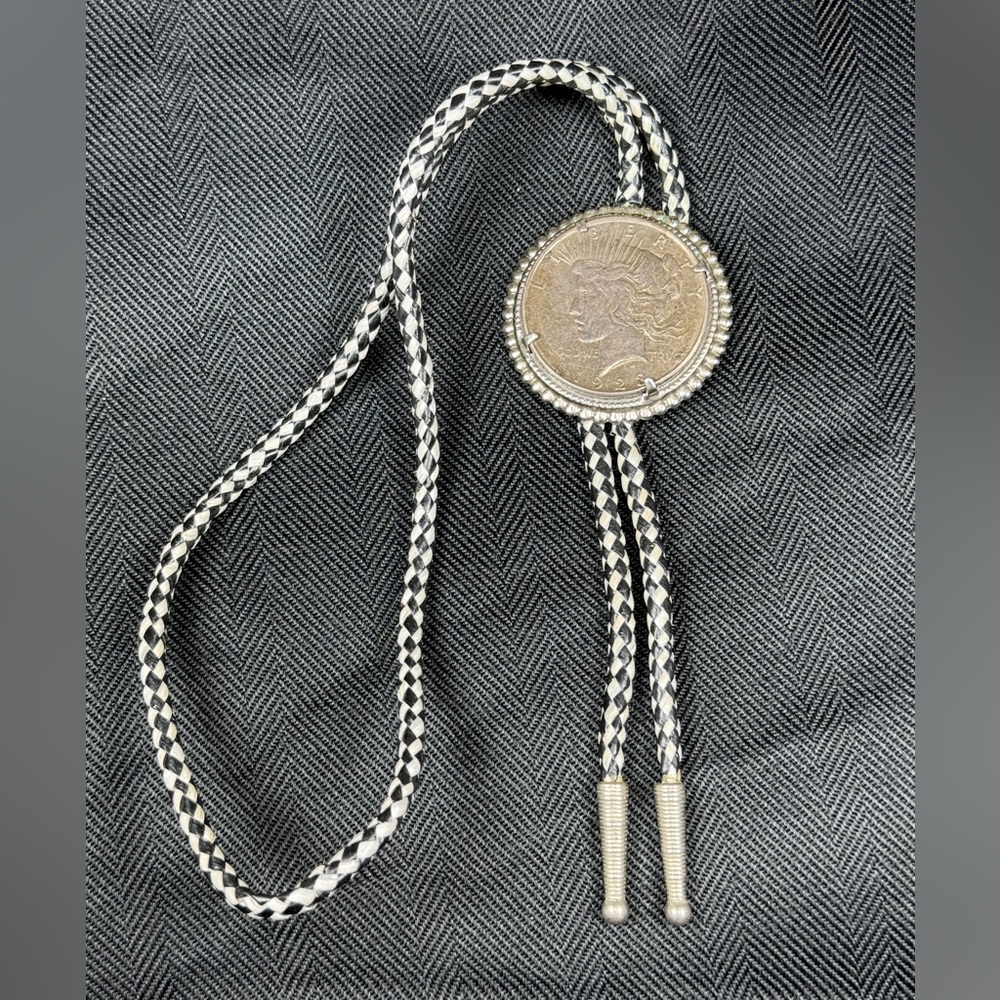 VTG 1923 USA Peace Dollar Coin Bolo Tie 90% Sterling Silver Casing Bolo Tie Tips